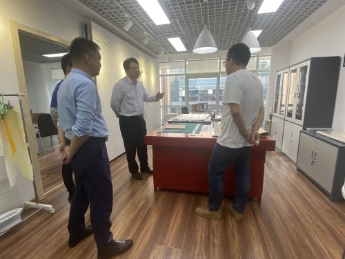山東邁越文保裱糊修復(fù)室、去酸室建成后陸續(xù)接待了多位領(lǐng)導(dǎo)及專家